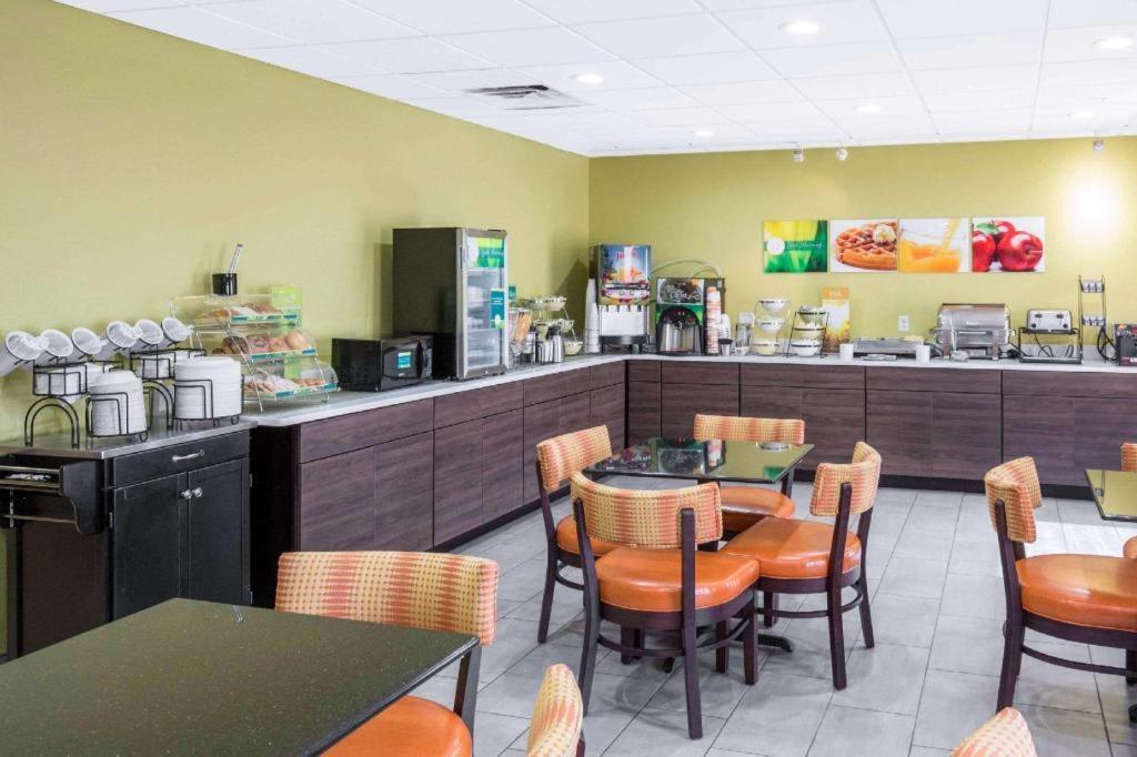Quality Inn & Suites Arnold - St Louis Eksteriør billede